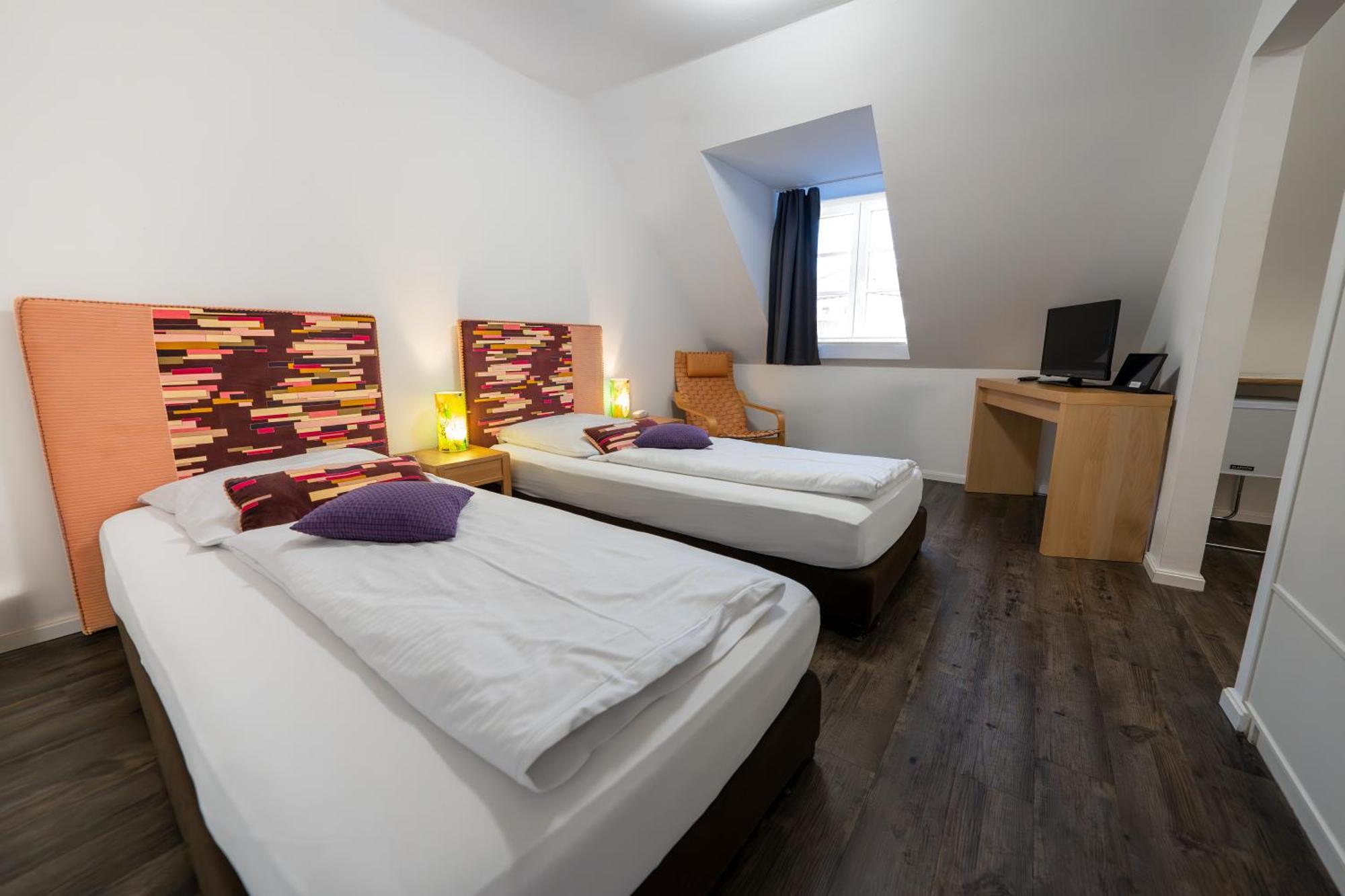 Hotel Bergbauer Mit Late-Self-Check-In นอยบวร์ก อันแดร์ โดเนา ภายนอก รูปภาพ