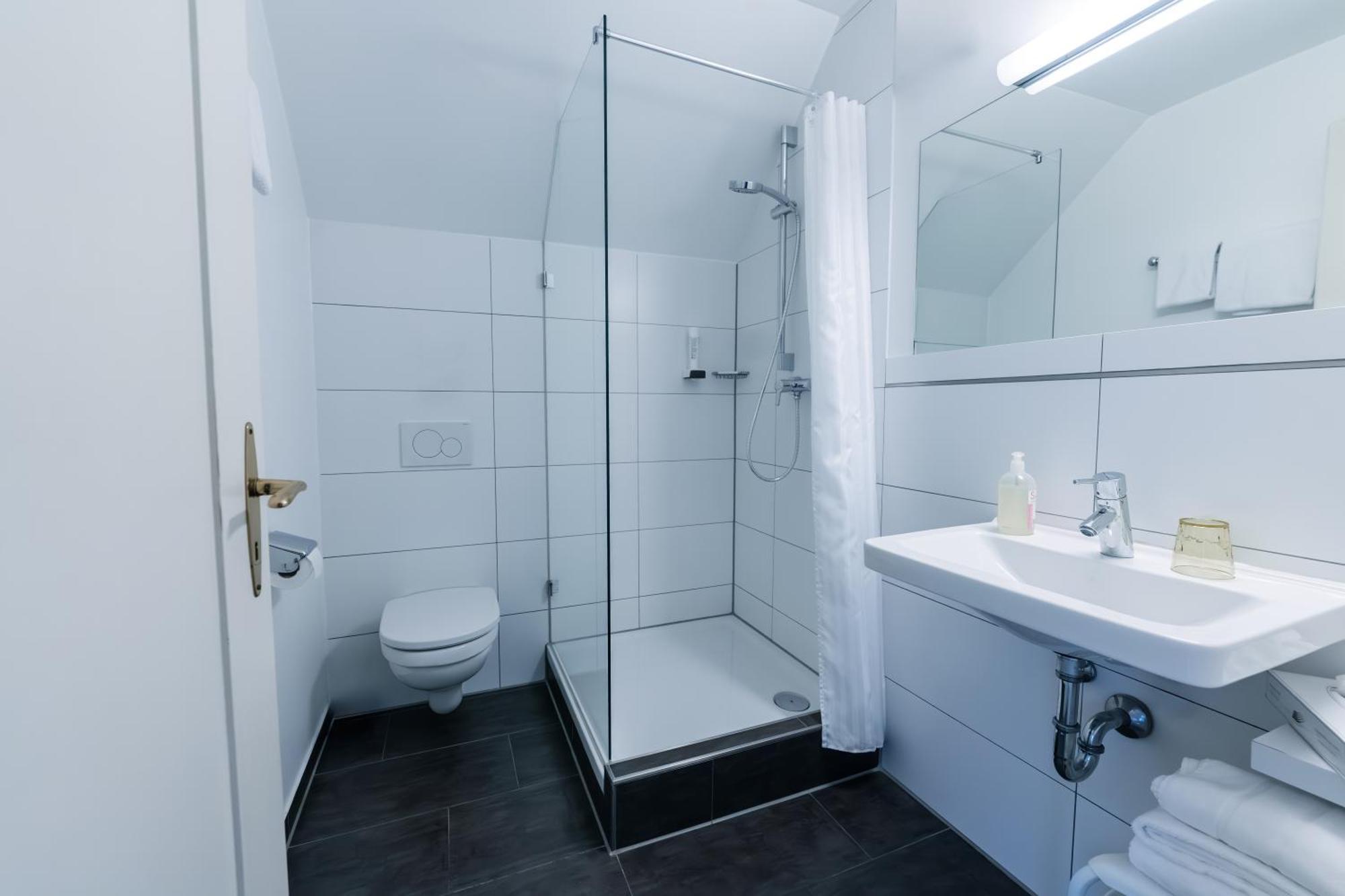 Hotel Bergbauer Mit Late-Self-Check-In นอยบวร์ก อันแดร์ โดเนา ภายนอก รูปภาพ