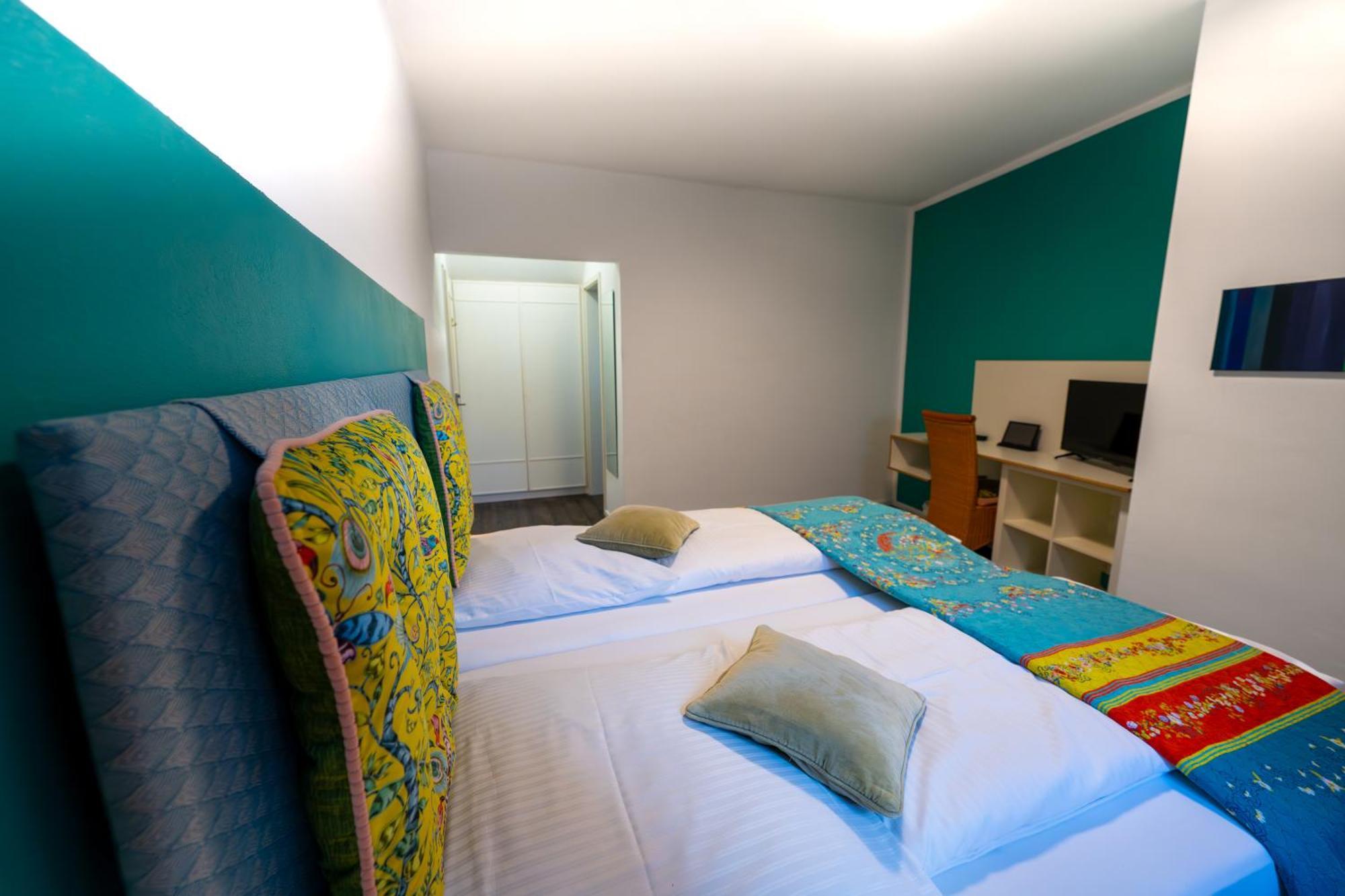 Hotel Bergbauer Mit Late-Self-Check-In นอยบวร์ก อันแดร์ โดเนา ภายนอก รูปภาพ