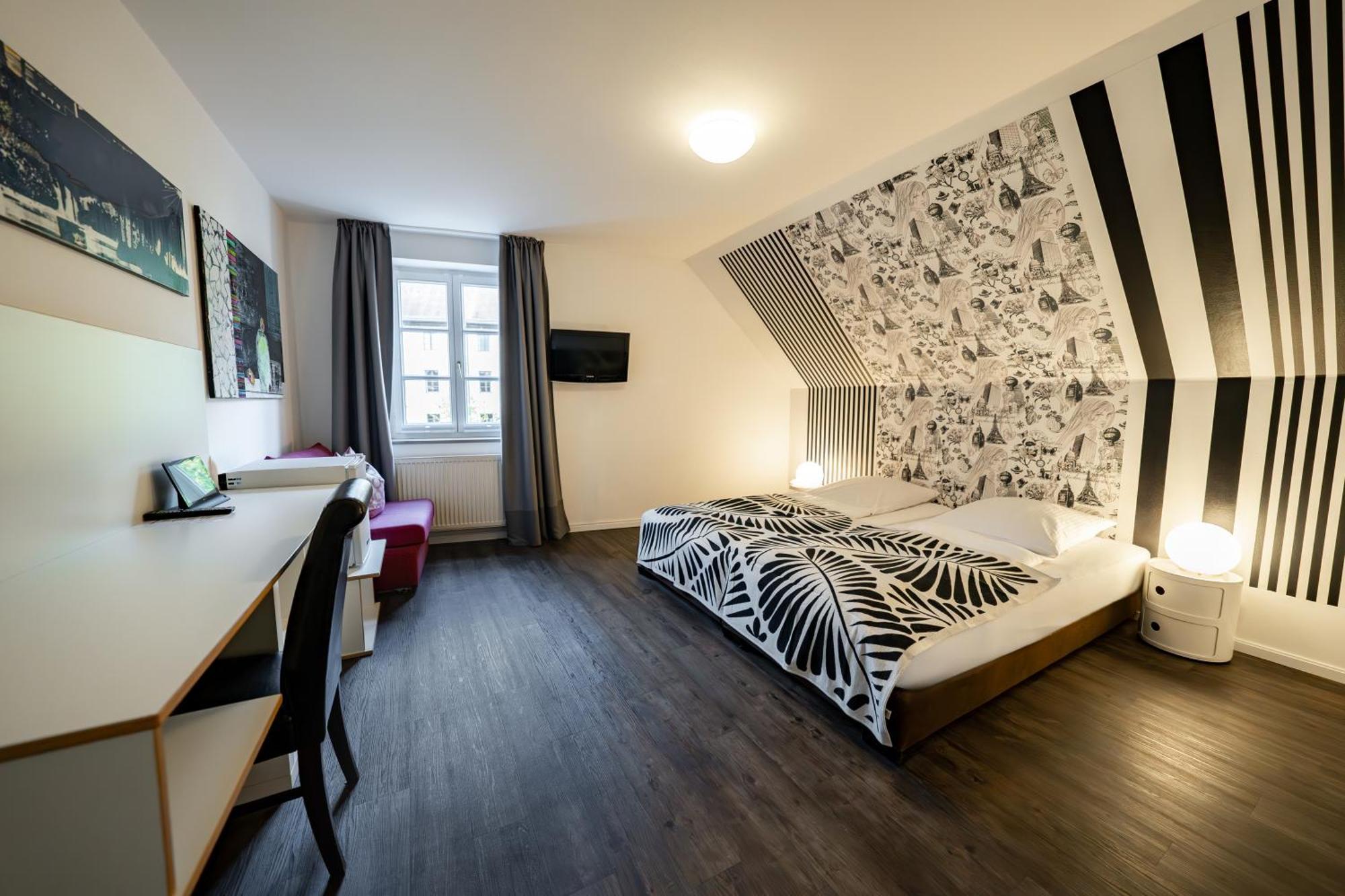 Hotel Bergbauer Mit Late-Self-Check-In นอยบวร์ก อันแดร์ โดเนา ภายนอก รูปภาพ