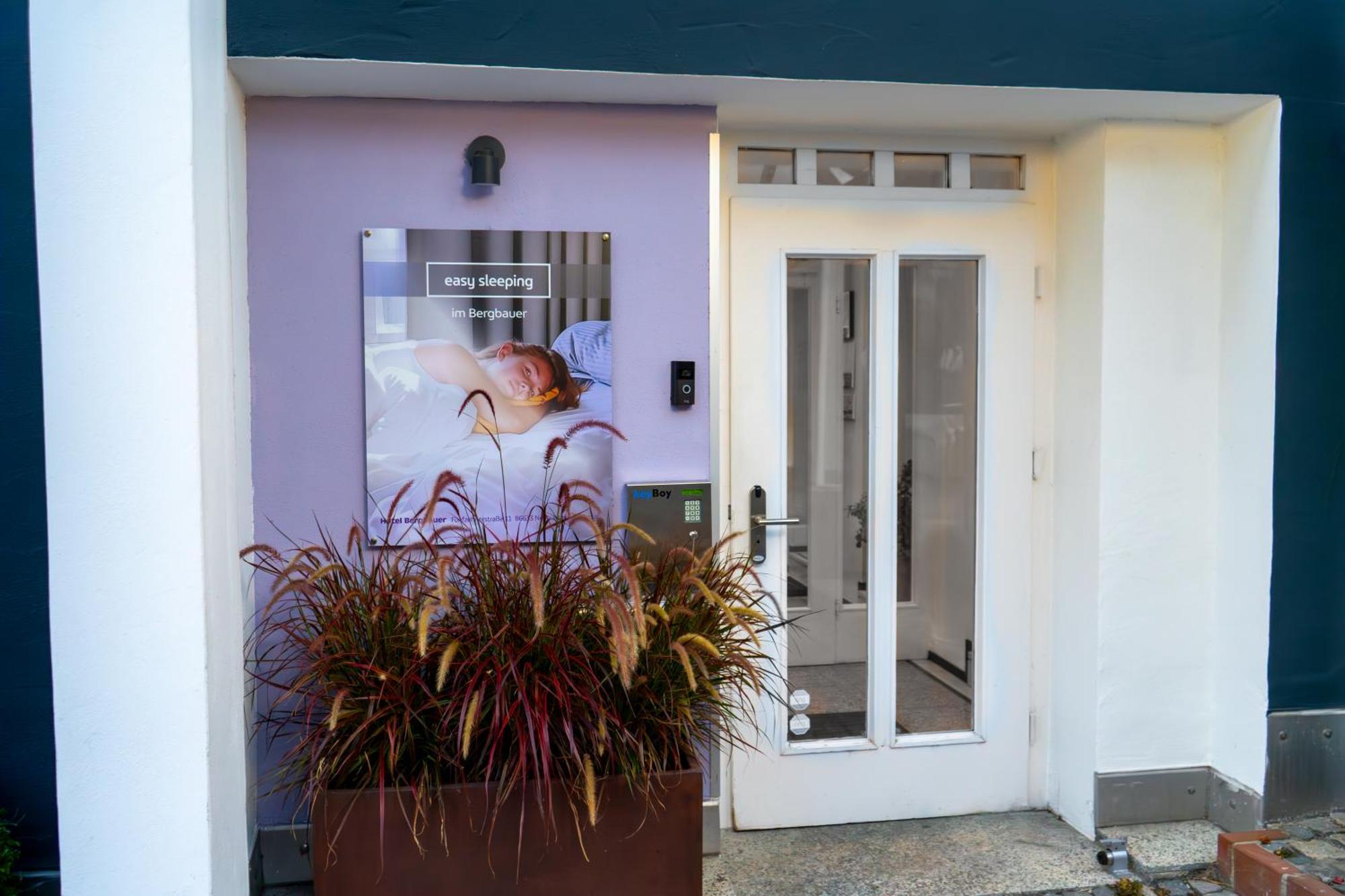 Hotel Bergbauer Mit Late-Self-Check-In นอยบวร์ก อันแดร์ โดเนา ภายนอก รูปภาพ