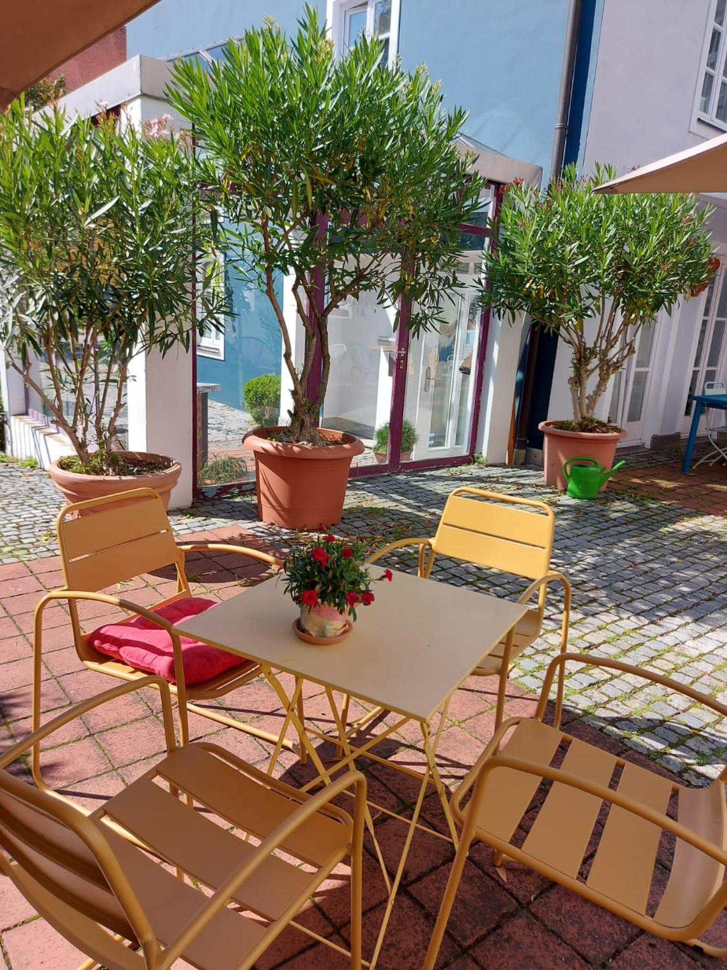 Hotel Bergbauer Mit Late-Self-Check-In นอยบวร์ก อันแดร์ โดเนา ภายนอก รูปภาพ